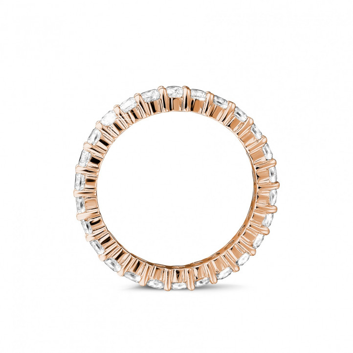 Anello eternity con diamanti da 1,56 carati in oro rosso