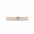 Anello eternity con diamanti da 1,56 carati in oro rosso