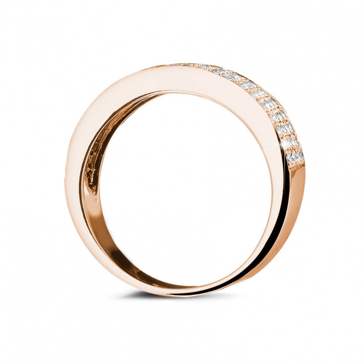 Anello eternity con diamanti larghi 0,64 carati in oro rosso