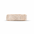 Anello eternity con diamanti larghi 0,64 carati in oro rosso