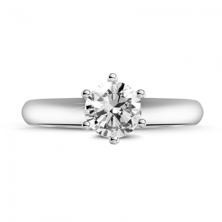 Anello solitario con diamante da 0,70 carati in platino con sei griffe