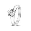 Anello solitario con diamante da 1,25 carati in oro bianco con sei griffe
