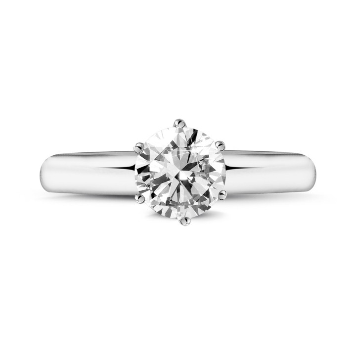 Anello solitario con diamante da 1,50 carati in oro bianco con sei griffe