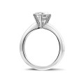 Anello solitario con diamante da 1,50 carati in platino con sei griffe