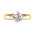 Anello solitario con diamante da 1,00 carati in oro giallo con sei griffe