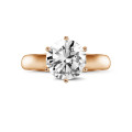 Anello solitario con diamante da 2,50 carati in oro rosso con sei griffe