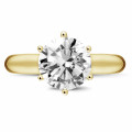 Anello solitario con diamante da 3,00 carati in oro giallo con sei griffe