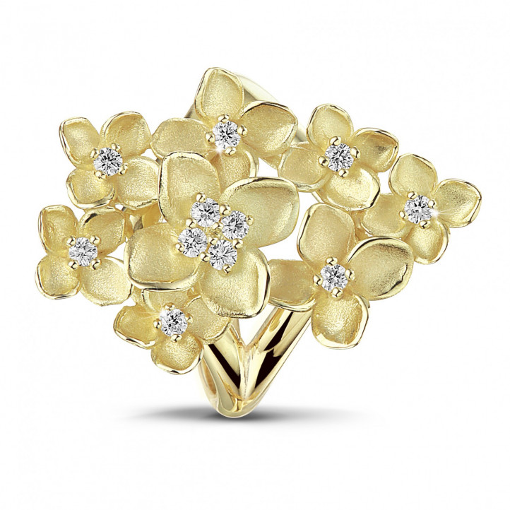 Anello floreale con diamante da 0,30 carati in oro giallo