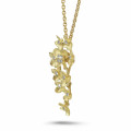 Pendente floreale con diamante da 0,35 carati in oro giallo