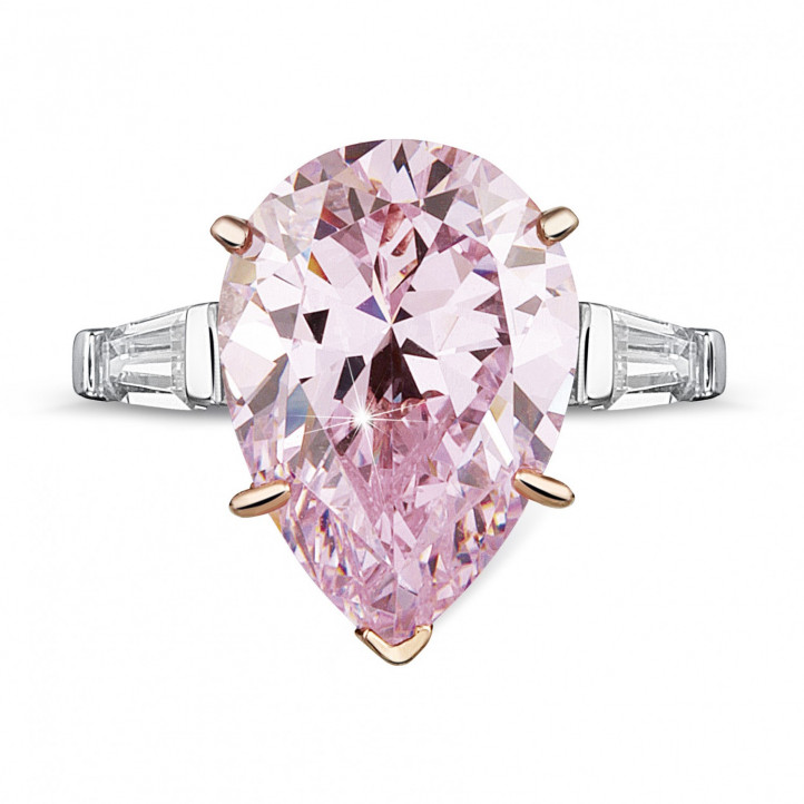 Anello in oro bianco con diamante "fancy pink" a forma di pera e diamanti a taglio tapering.