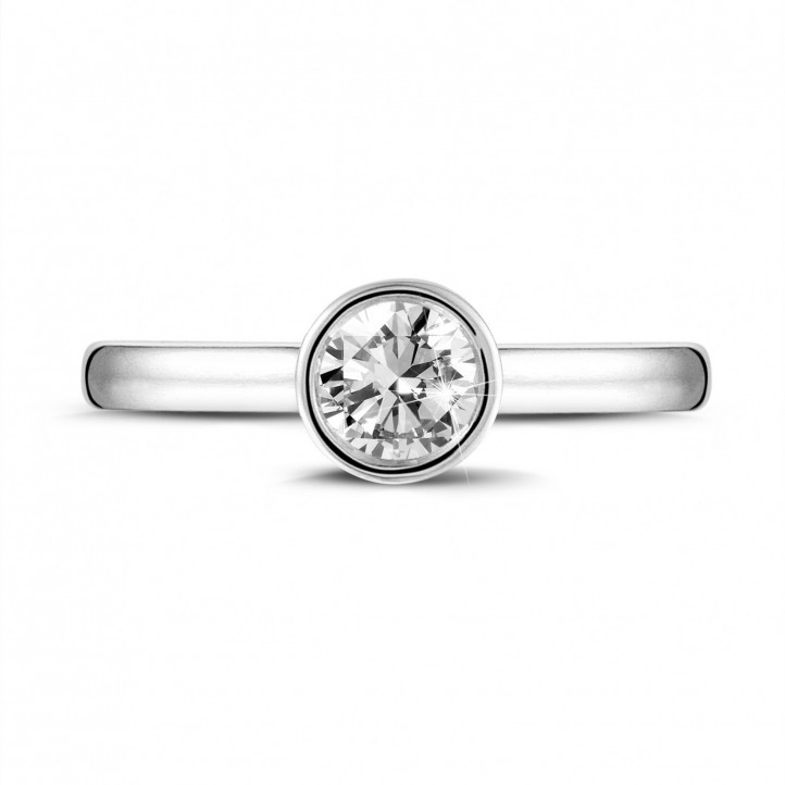 Anello solitario da 0,50 carati in platino con diamante rotondo