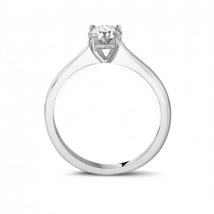 Anello solitario da 0,50 carati in platino con diamante rotondo e quattro griffe