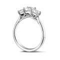 Anello trilogy da 1,05 carati in oro bianco con diamanti princess