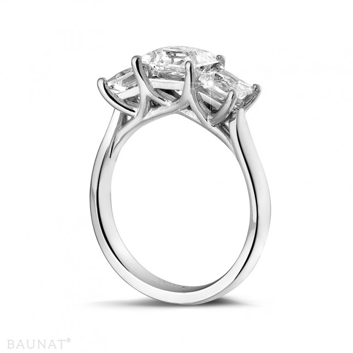 Anello trilogy da 2,00 carati in oro bianco con diamanti princess