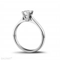 Anello solitario con diamante da 0,30 carati in oro bianco