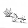 Orecchini classici con diamanti da 3,00 carati in oro bianco con sei griffe