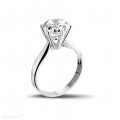 Anello solitario con diamante da 3,00 carati in oro bianco