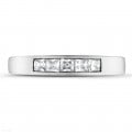Anello eternity in oro bianco con diamanti princess da 0,50 carati