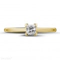 Anello solitario da 0,30 carati in oro giallo con diamante princess