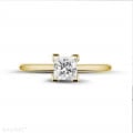 Anello solitario da 0,75 carati in oro giallo con diamante princess