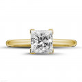 Anello solitario da 1,50 carati in oro giallo con diamante princess