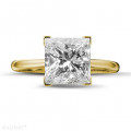 Anello solitario da 3,00 carati in oro giallo con diamante princess
