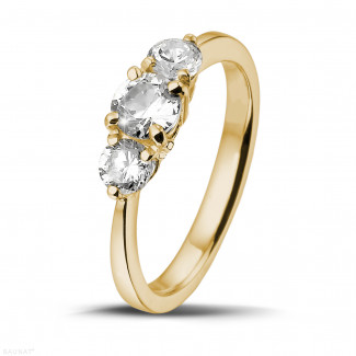 Anello trilogy da 0,95 carati in oro giallo con diamanti rotondi