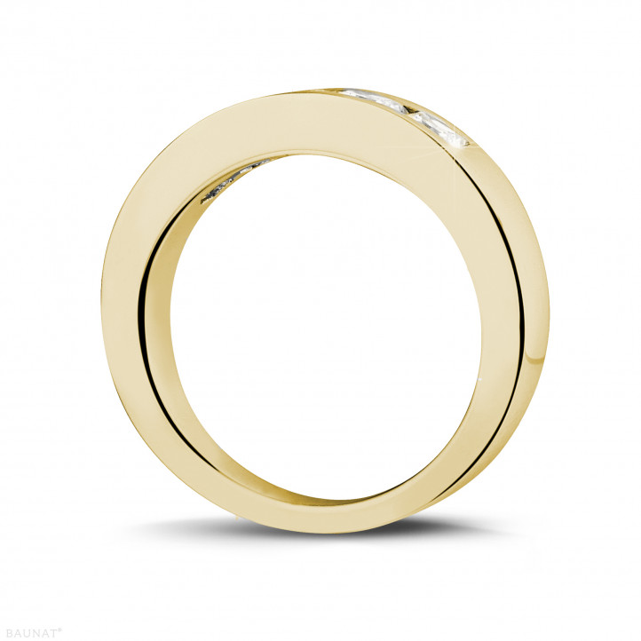 Anello eternity in oro giallo con diamanti princess da 1,35 carati