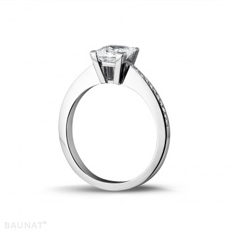 Fidanzamento - Anello solitario da 1,50 carati in platino con diamante princess e diamanti laterali