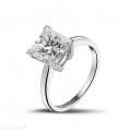 Anello solitario da 3,00 carati in platino con diamante princess