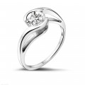 Anello solitario con diamante da 0,70 carati in oro bianco