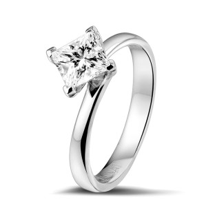 Anello solitario da 1,00 carati in oro bianco con diamante princess