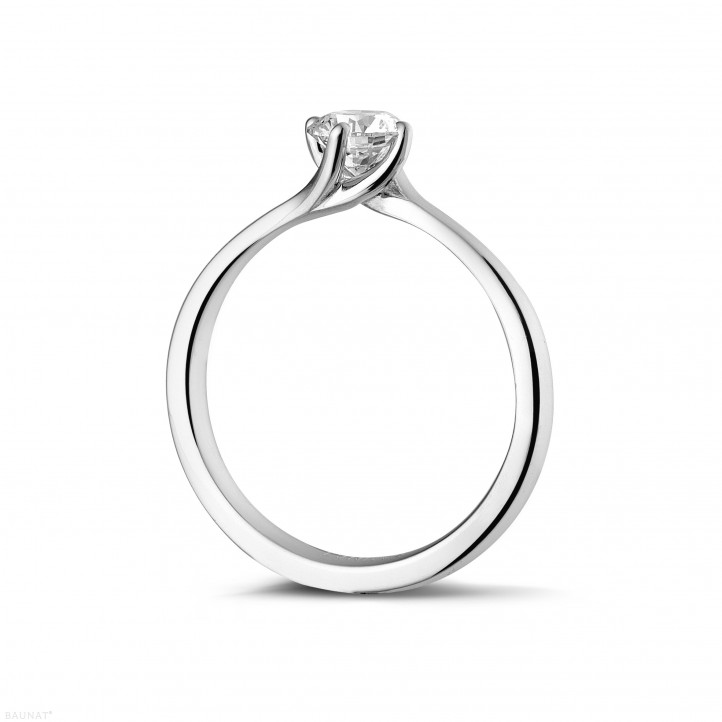 Anello con diamante solitario da 0,50 carati in oro bianco