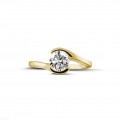 Anello solitario con diamante da 1,00 carati in oro giallo