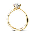 Anello solitario con diamante da 1,00 carati in oro giallo