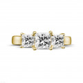 Anello trilogy da 1,50 carati in oro giallo con diamanti princess