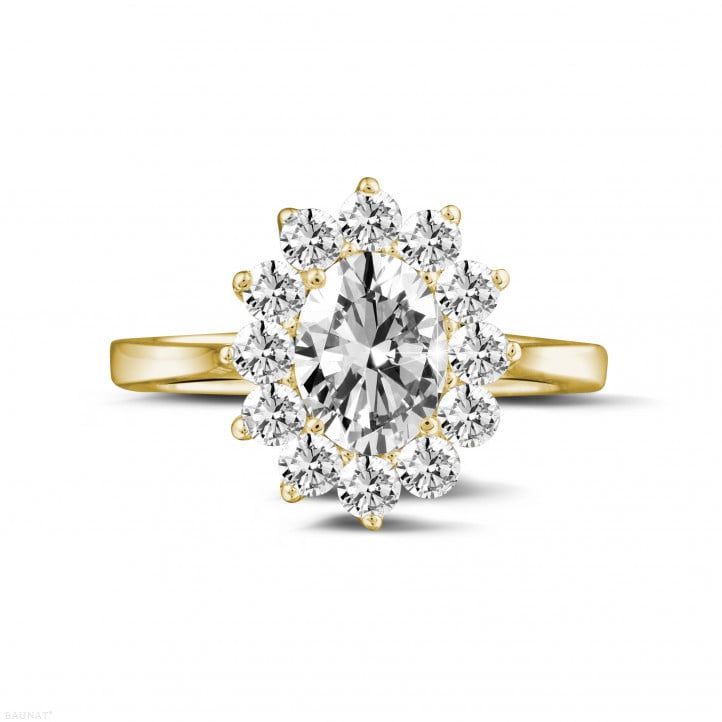 Anello entourage da 1,85 carati in oro giallo con diamante ovale