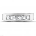Anello eternity in platino con diamanti princess da 1,35 carati