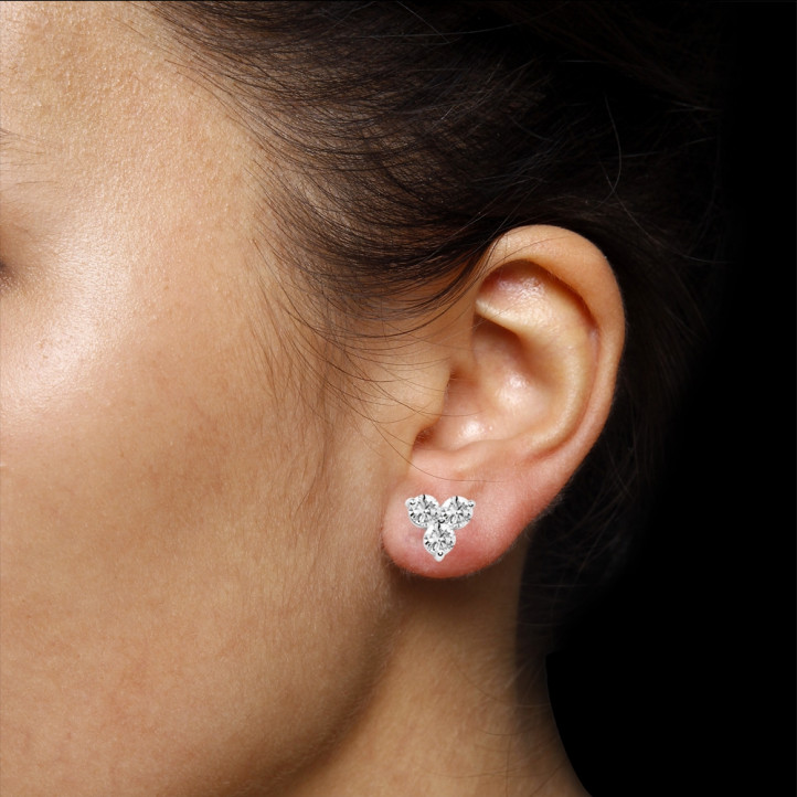 2.플래티넘 00캐럿 다이아몬드 트릴로지 이어링