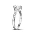 2.00캐럿 솔리테어 다이아몬드 링, 화이트 골드, 사이드 다이아몬드 세팅