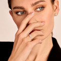2.쿠션 다이아몬드가 세팅된 옐로우 골드 00캐럿 솔리테어 링, 사이드 다이아몬드 세팅