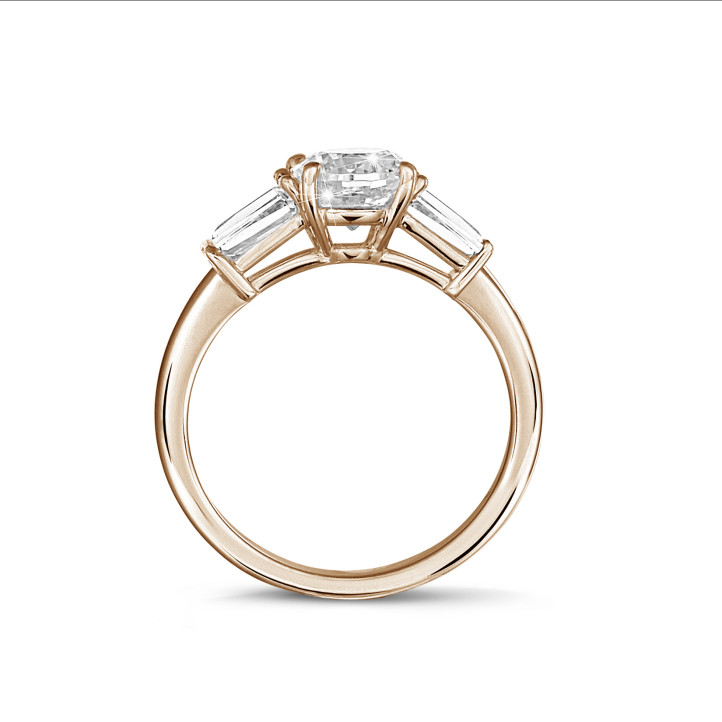 1.50캐럿 레드 골드 트릴로지 링, 라운드 다이아몬드 및 테이퍼드 바게트 세팅