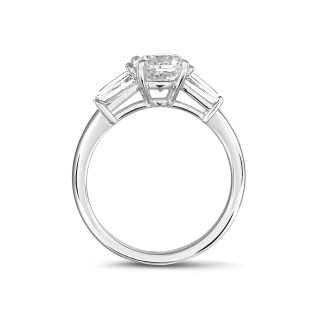 솔리테어 링 - 화이트 골드 소재의 1.50캐럿 트릴로지 링, 오벌 컷 다이아몬드와 테이퍼드 바게트 컷 다이아몬드 세팅