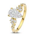 1.00캐럿 솔리테어 클러스터 링. 옐로우 골드에 페어 컷 다이아몬드