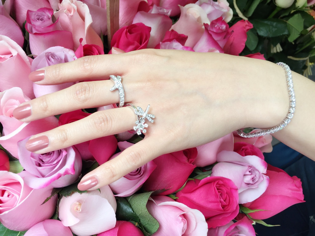 Ring with flower and dragonfly from the BAUNAT collection