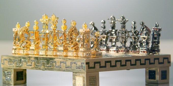 Diamond chess set