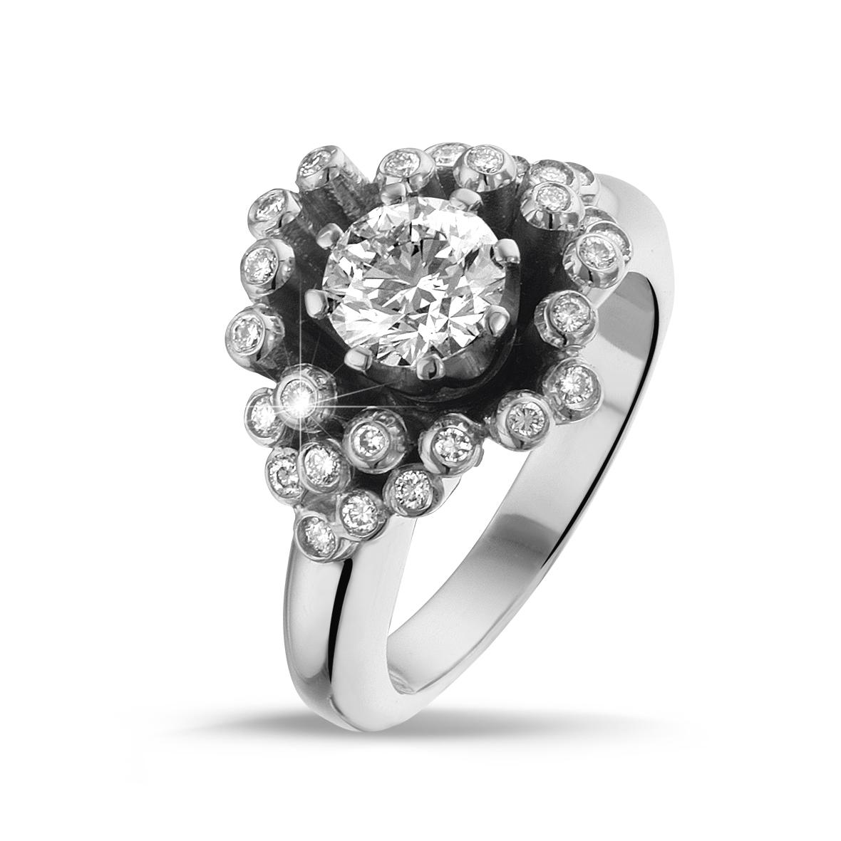 Een design ring uit de Ouverture-collectie, volgens de bruiloftetiquette. – BAUNAT