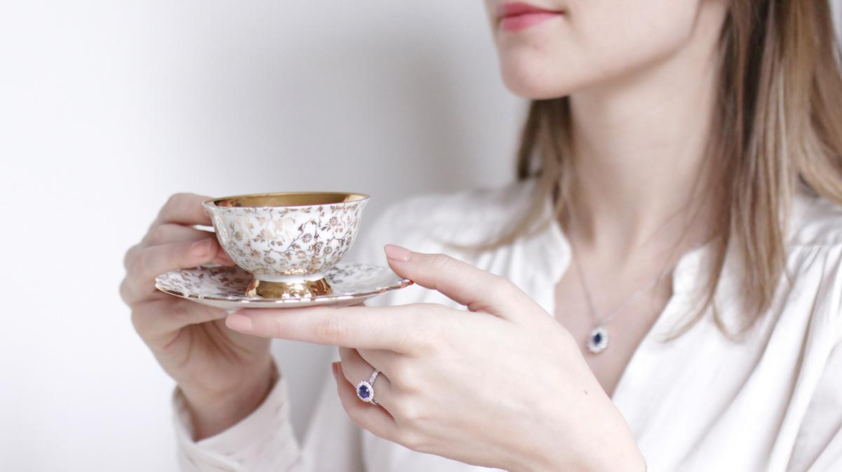 Saphir Ring mit Diamanten in Pave Fassung von BAUNAT