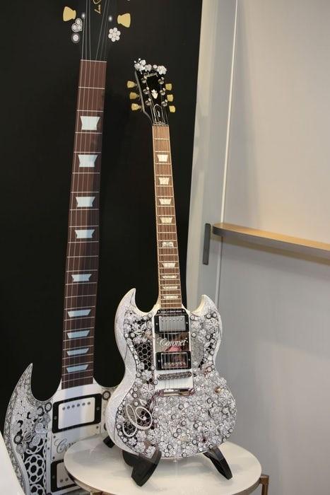 Gibson guitar