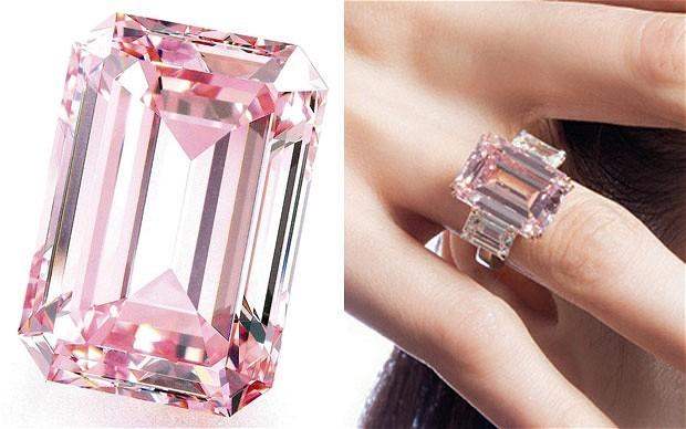 De volmaakt zuivere en duurste roze diamant. Ook bij BAUNAT vindt u gekleurde diamanten. 